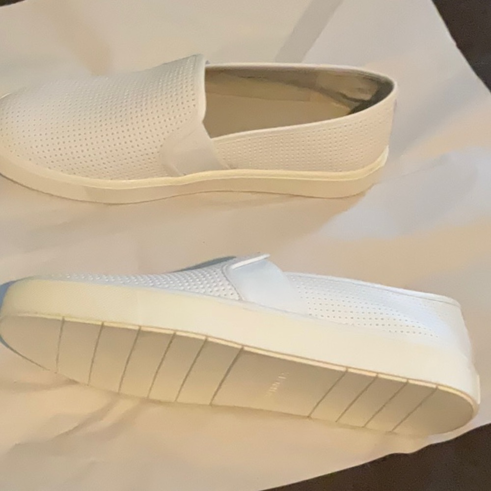 VINCE Blair Perforated Leather /Slip-on design. Comfortable Sneakers - Picture 3 of 8
